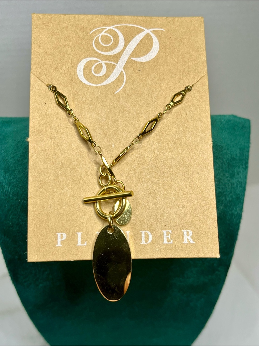 🆕 Plunder gold tone, oval necklace with toggle chain. Engravable.